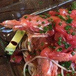 大きな有頭海老が２匹もあります