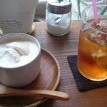 喫茶めくる - ウインナーコーヒー&アイスティー（セイロン）