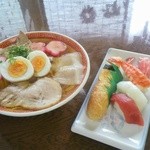 玉山食堂 - 五目中華そば 寿し半分セット