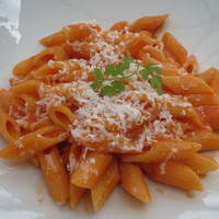 TRATTORIA CREATTA - パプリカのソースとリコッタサラータのペンネ