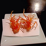 天ぷら岡本 - 車海老の頭。きれいにあしらわれてます。
