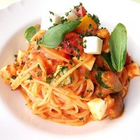 モッツァレラチーズとトマトバジリコのスパゲッティ