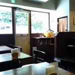 Kafe Puriyatona - 店内入り口まわり