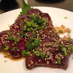 なべ鉄 - 和牛ハツのたたき（550円）