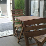 金魚鉢 - イートインスペース