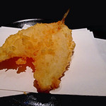 天ぷら岡本 - キス。とにかく大きくて肉厚。天ぷらは蒸し料理とはよく言ったものです。