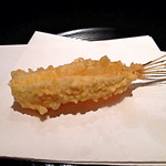 天ぷら岡本 - コースは3種類ありますが、真ん中のお薦めコース（8,000円）をオーダー。結構なボリュームでした。写真は今回のマイMVPのめごち。