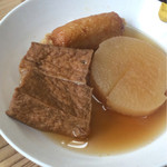 弥太郎うどん - おでーん！奥のゴボ天みたいのが、餃子巻きっす！