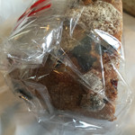 ブレドール 葉山本店 - ドライフルーツのパン