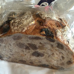 ブレドール 葉山本店 - ドライフルーツのパン