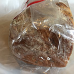 ブレドール 葉山本店 - いちじくのパン