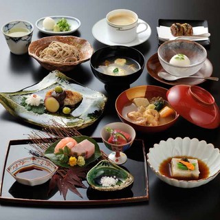 四季の移ろいに合わせて献立が変わる珠玉の会席コース