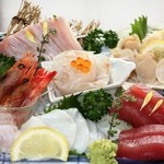 旬鮮創作 なみ川 - 料理写真:新鮮な魚介類が美味しい、お刺身盛り合わせ