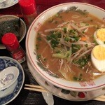 Kissa Shisen - ラーメンとおにぎりのセット（他ドリンク付）780円