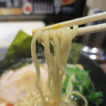 半蔵 - 半蔵らーめん（麺固め）リフトアップ