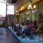 Larb Lang Suan - ラチャダムリー通り路地裏の旧店舗前にて。2013/08。