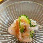 魚菜料理 縄屋 - 冷たく冷えたガラスの器に昆布と四葉キューリ合えてありあっさり頂く事が出来ました。