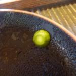 魚菜料理 縄屋 - 香り付けに青柚子の実