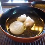 魚菜料理 縄屋 - 椀物は鱧と新玉ねぎのおすまし