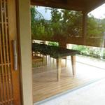 魚菜料理 縄屋 - 外観　テーブル席