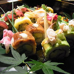 SHARI THE TOKYO SUSHI BAR - ロール寿司、4種盛り