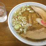 まるQ - ラーメンと水。