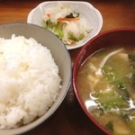 とんかつ 安右衛門 - 定食セット 今日のお味噌汁は卵入りでした