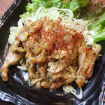 Motsugen Edokomachi - 鶏たたきの柚子胡椒添え。新鮮な鶏肉が絶品です