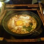 黒うどん山長 - あべ鳥の煮込み黒うどん（味噌）