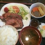 ひだりうま アンド エイワン - あるときのローストビーフ定食！