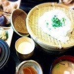 岡本とうふ店  - 自家製のざる豆腐