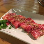 炭火焼肉ホルモン 徳臓 - 2015.6. カルビ（\890+外税）