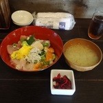 亭屋 - ランチ海鮮丼800円