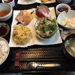 あんだんて - ランチのおまかせプレート！
お店はゆっくりできる雰囲気で横浜では珍しい感じです。