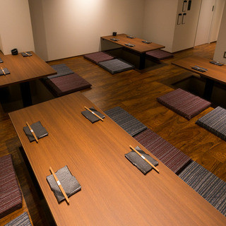 The tatami room can be reserved for 17 to 20 people.