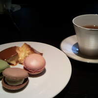 姫路モノリス - これがオススメのマカロン。飲み物は紅茶とコーヒー飲み放題です。