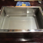 五代目 野田岩 銀座 - 内部には熱々のお湯で料理が冷めない様にとの配慮（驚