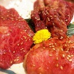 京やきにく 弘 - お肉はそれぞれつけダレが違います。