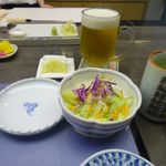 善すし　젠스시 - サラダ、漬物、熱い緑茶、冷たい緑茶、スーパードライ生ビール