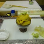 善すし　젠스시 - 日本のウニの軍艦まきの約3倍の紫ウニ　