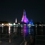 THE DECK - ワットアルンが見えるレストラン