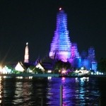 THE DECK - ワットアルンが見えるレストラン