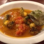 ラボラトリバーアンドレストラン - 活きサザエのトマトソース白ワイン風煮込み