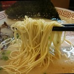 博多長浜らーめん 六角堂 - 長浜ラーメン(650円)・麺リフト