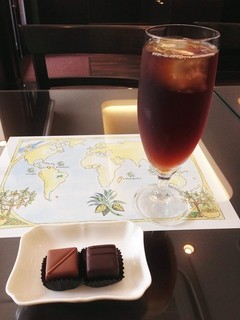 軽井沢チョコレート館 - ボンボンショコラ（ベネズエラとシャンパン）、アイスコーヒー