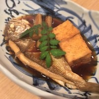 魚や市 はなれ - ＊標準和名は『シログチ』です。
                関東では『イシモチ』、関西では『グチ』