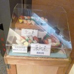 吾妻寿司 - 入口にあったランチのサンプル