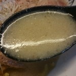 らーめんチキン野郎 - 濃厚な鶏白湯はトロミが強めながら、クドさの無い味わい