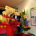 ピッツェリア　エイゴロ　伊予三島 - お店の入口にはお花がたくさん