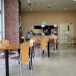 ホルモン食堂 - セルフサービスの店内
